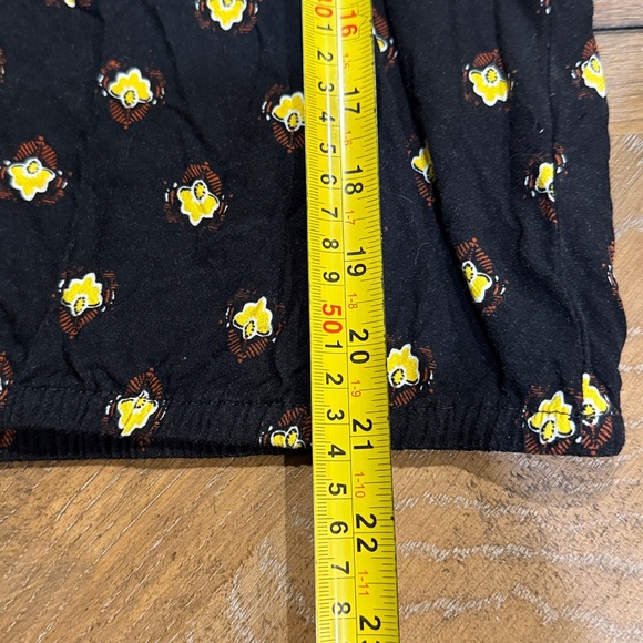 Express Black Blouse with Gold Pattern - Picture 7 of 12